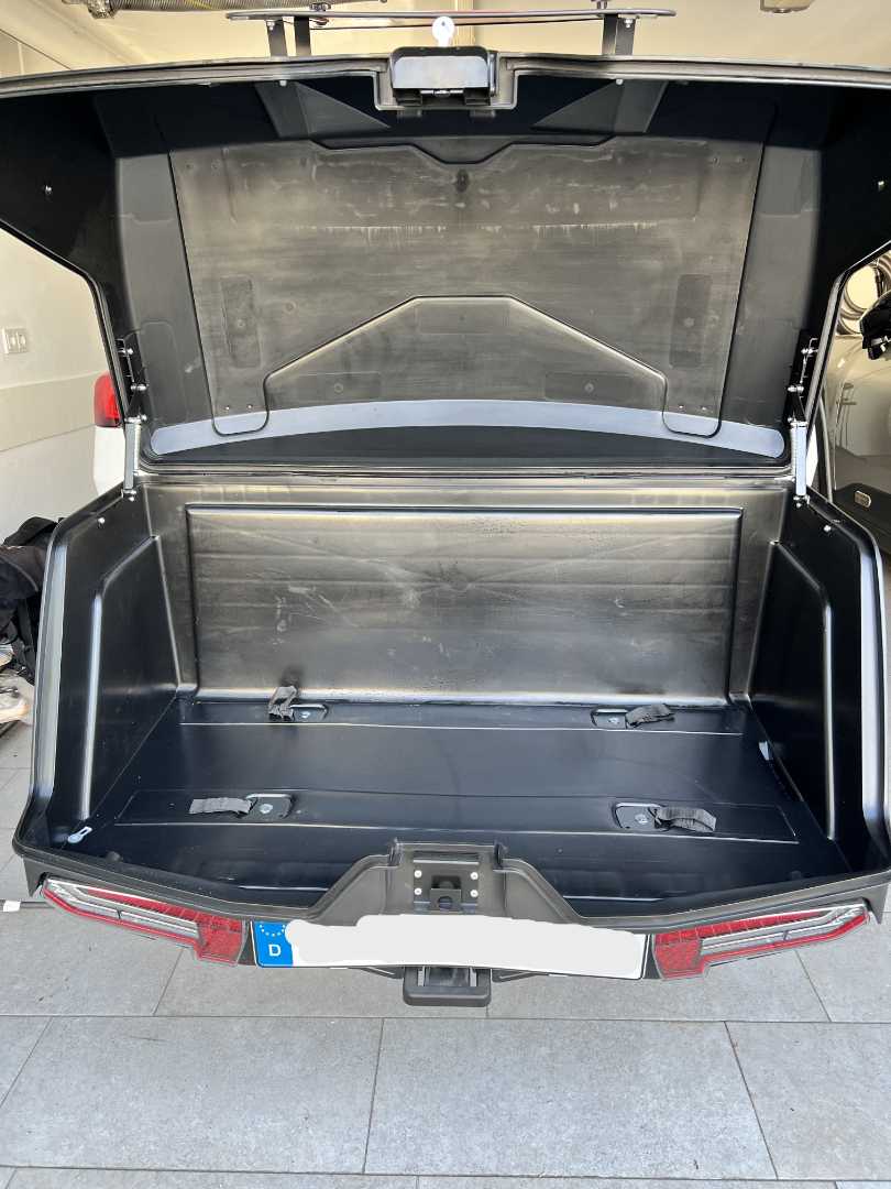 TowBox V5 mieten – 330 L Heckbox für Anhängerkupplung | Mehr Stauraum für Urlaub & Reisen
