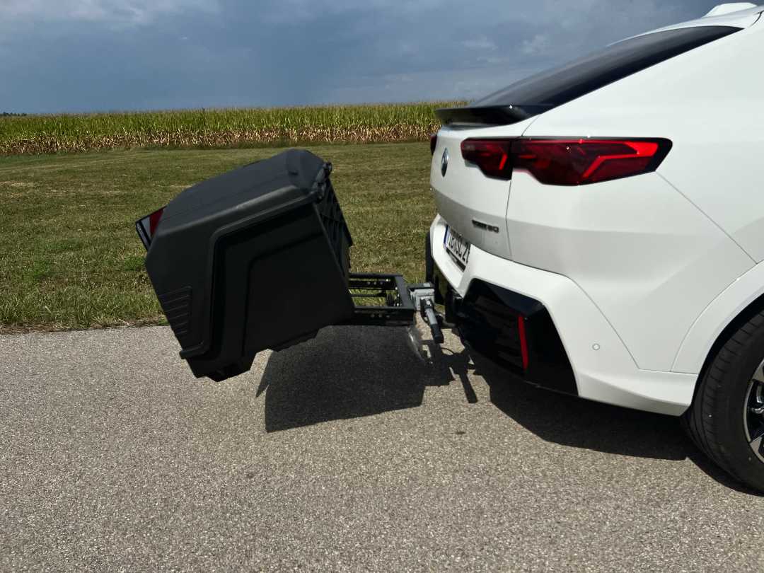 TowBox V5 mieten – 330 L Heckbox für Anhängerkupplung | Mehr Stauraum für Urlaub & Reisen